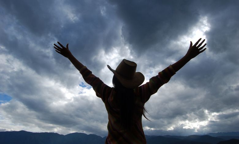 قصة الطموح وتحدى الظلام